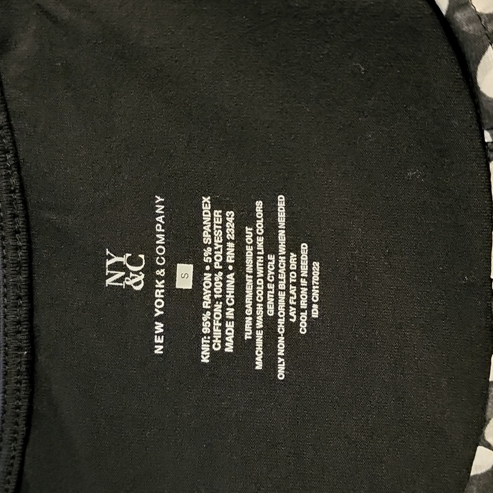 New york & company Tee - Picture 4 of 5